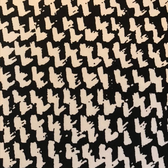 Diane Von Furstenberg Stretch Silk B/W Top - Picture 8 of 9